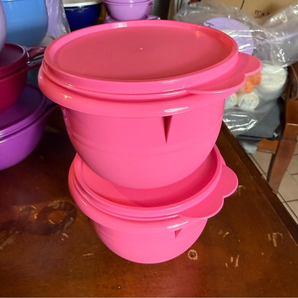 Tupperware Small Mixing Bowls 5 cups